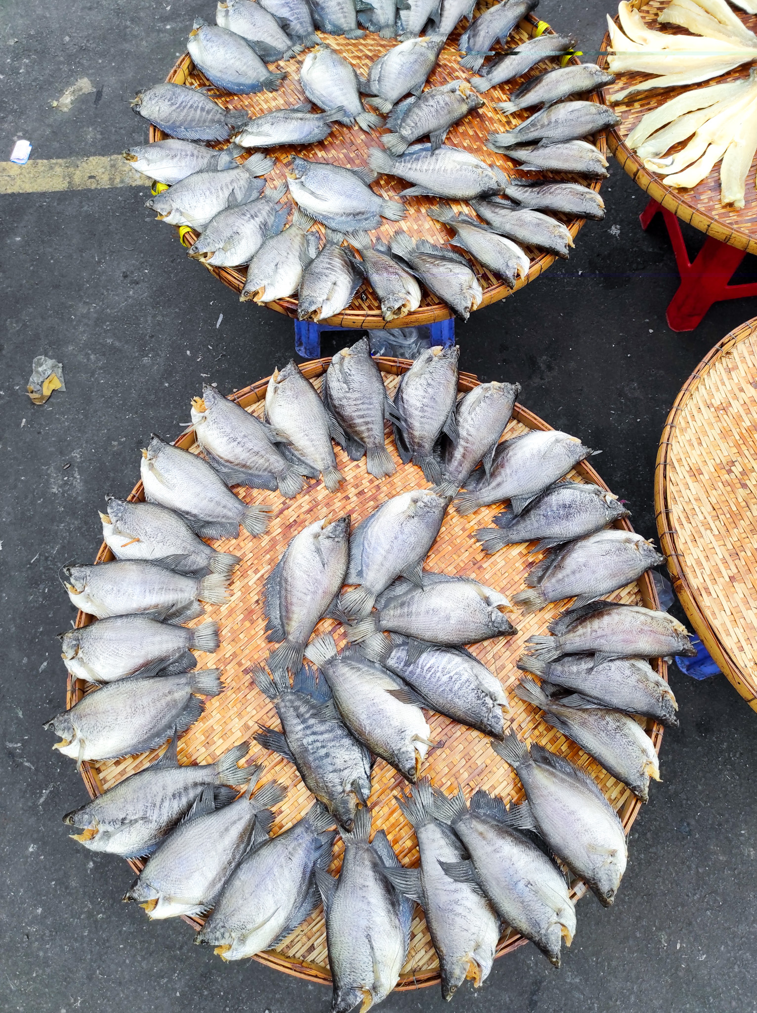 Stand de poisson au marché